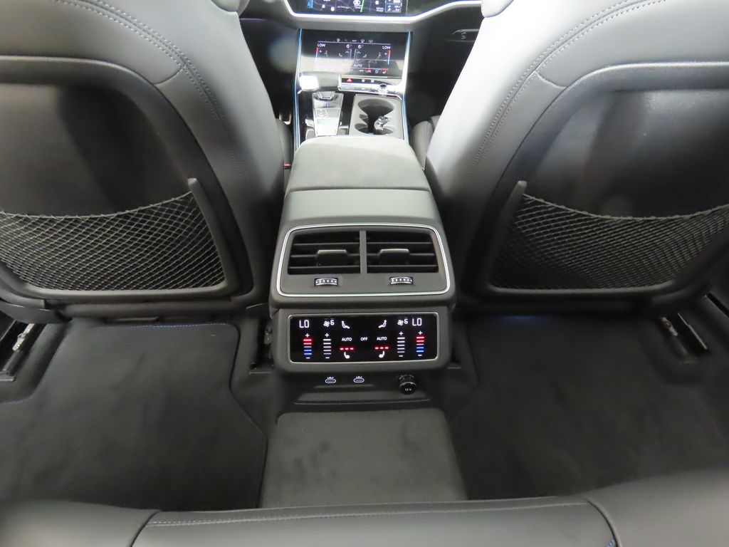 Thumbnail: 2025 Audi RS 6 - 23