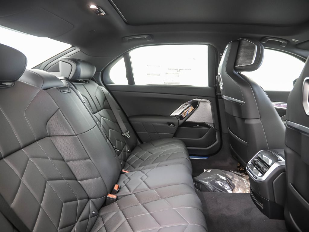 Thumbnail: 2025 BMW i7 - 27