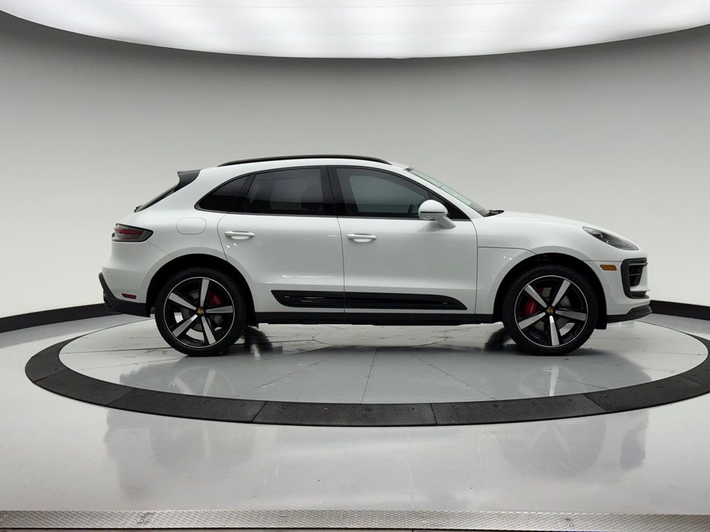 Thumbnail: 2026 Porsche Macan - 7