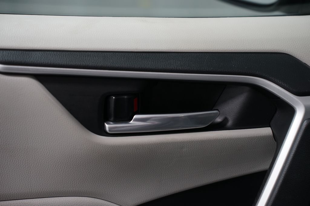 Thumbnail: 2023 Toyota RAV4 - 32