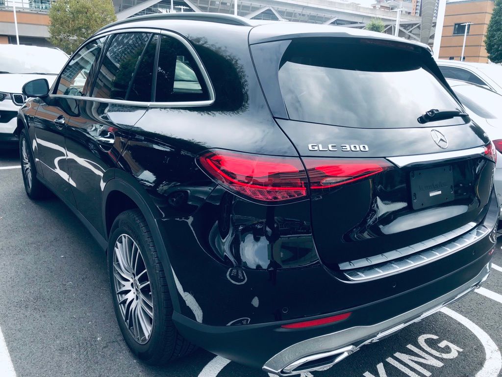 Thumbnail: 2023 Mercedes-Benz GLC - 6