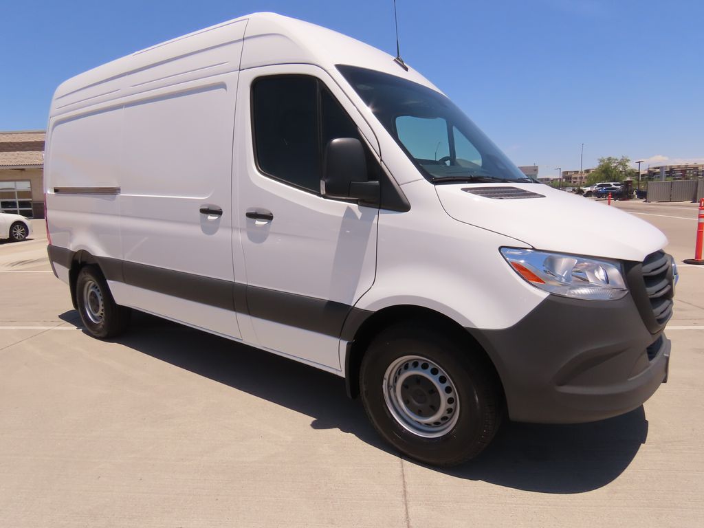Thumbnail: 2025 Mercedes-Benz Sprinter - 3