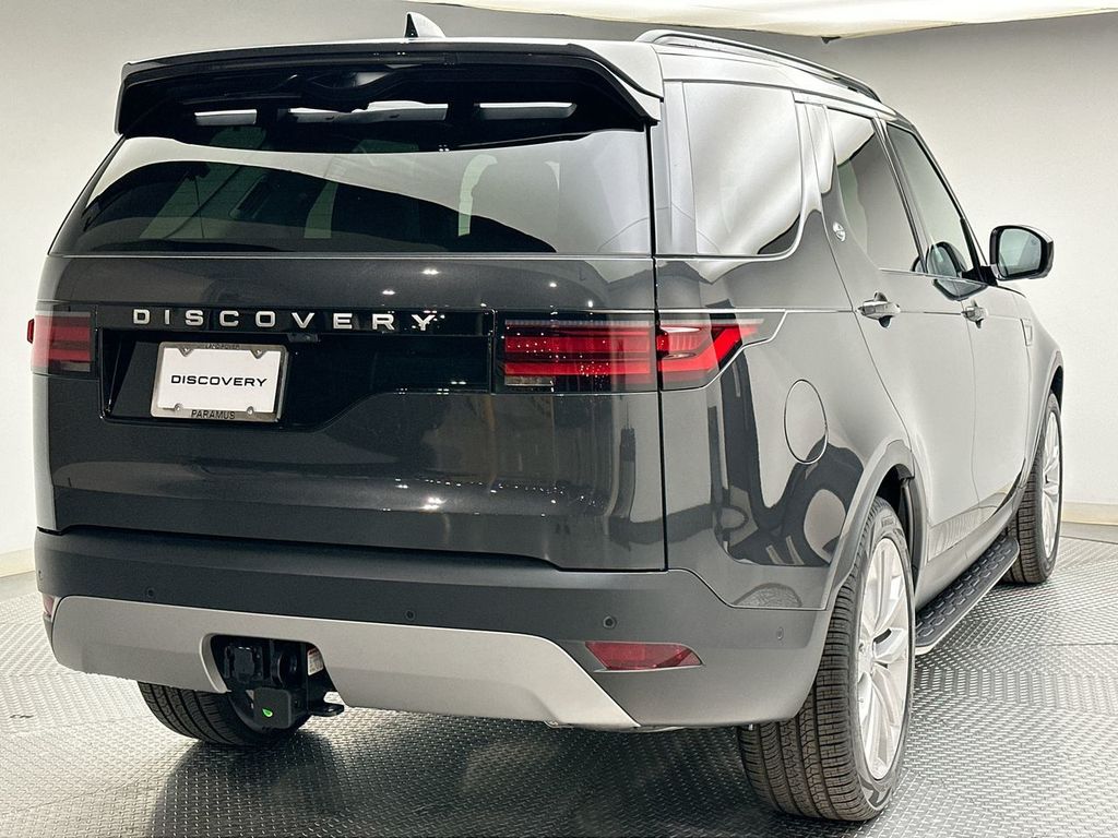 Thumbnail: 2026 Land Rover Discovery - 3