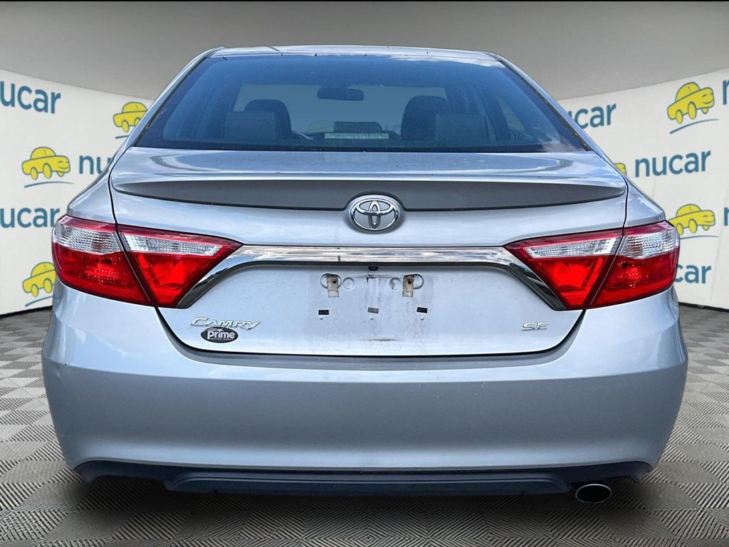 2016 Toyota Camry — photo 3