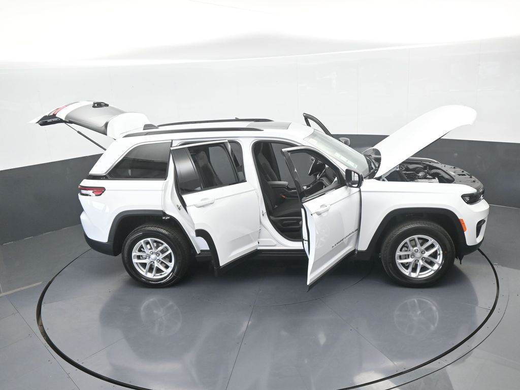 New 2025 Bright White Clearcoat Jeep Laredo image 68