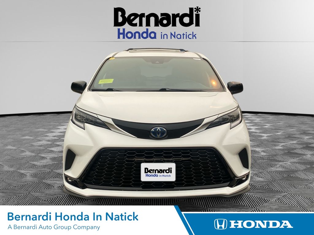 White 2022 Toyota Sienna Minivan All-Wheel Drive Continuously Variable Transmission