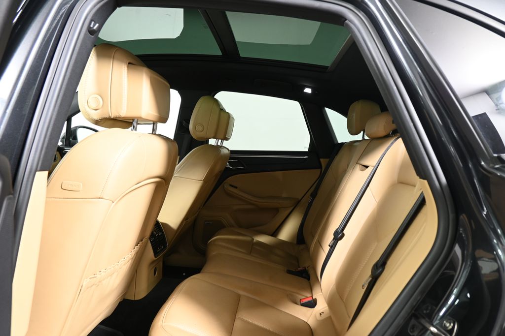 Thumbnail: 2017 Porsche Macan - 7