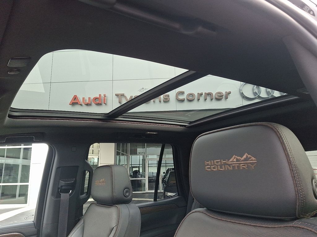 Thumbnail: 2022 Chevrolet Tahoe - 14