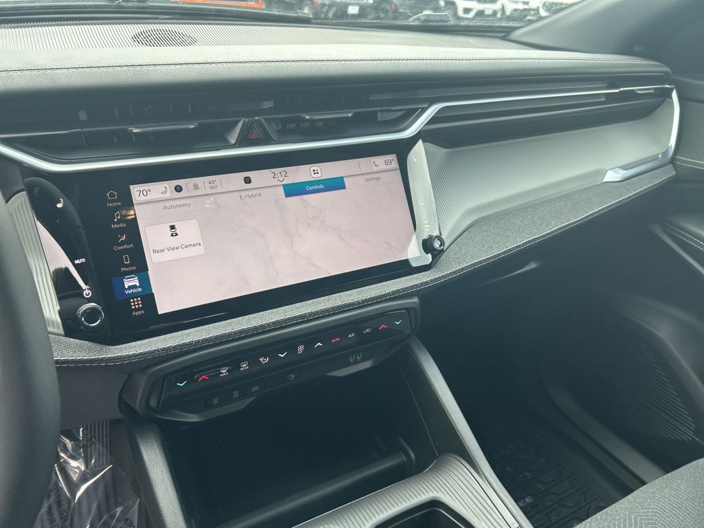 View vehicle photo 7