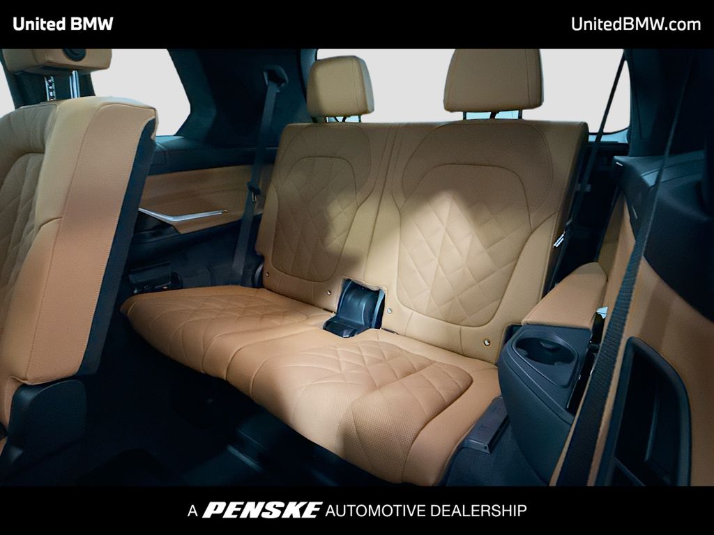 Thumbnail: 2026 BMW X7 - 14