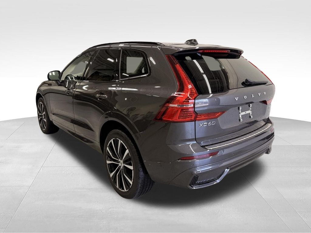 Thumbnail: 2023 Volvo XC60 - 3
