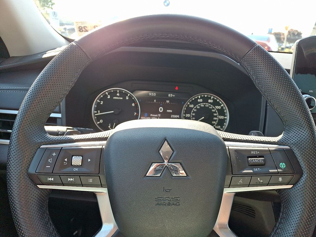 Thumbnail: 2023 Mitsubishi Outlander - 19