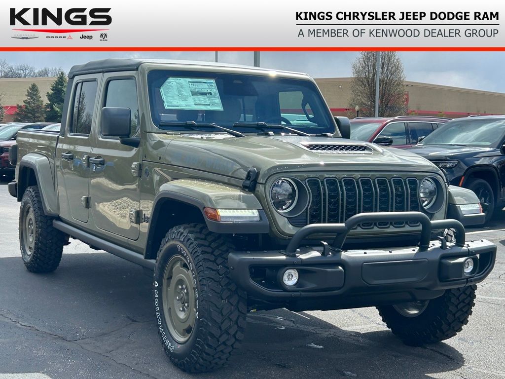 41 2026 Jeep Gladiator Pickup Truck Four-Wheel Drive 8-Speed Automatic
