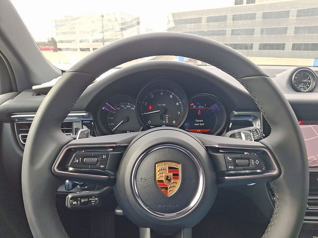 Thumbnail: 2025 Porsche Macan - 20