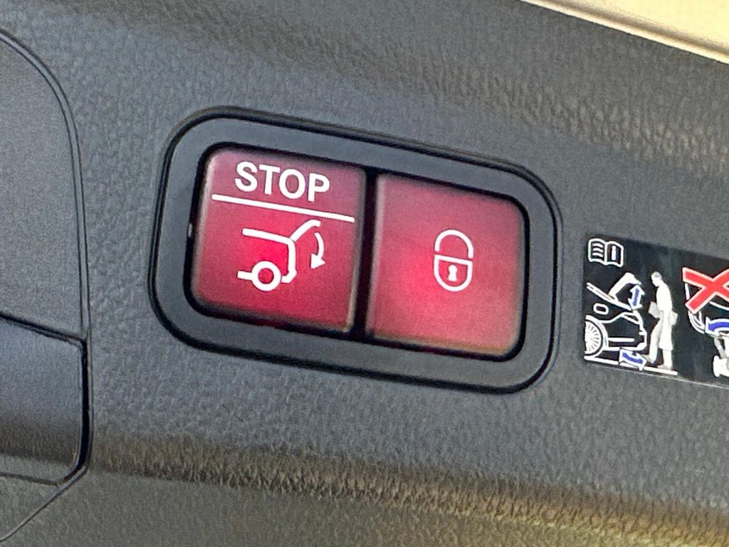 Thumbnail: 2026 Mercedes-Benz GLE - 23