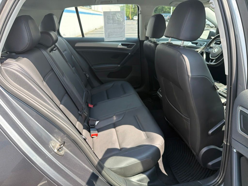 Thumbnail: 2015 Volkswagen Golf - 21