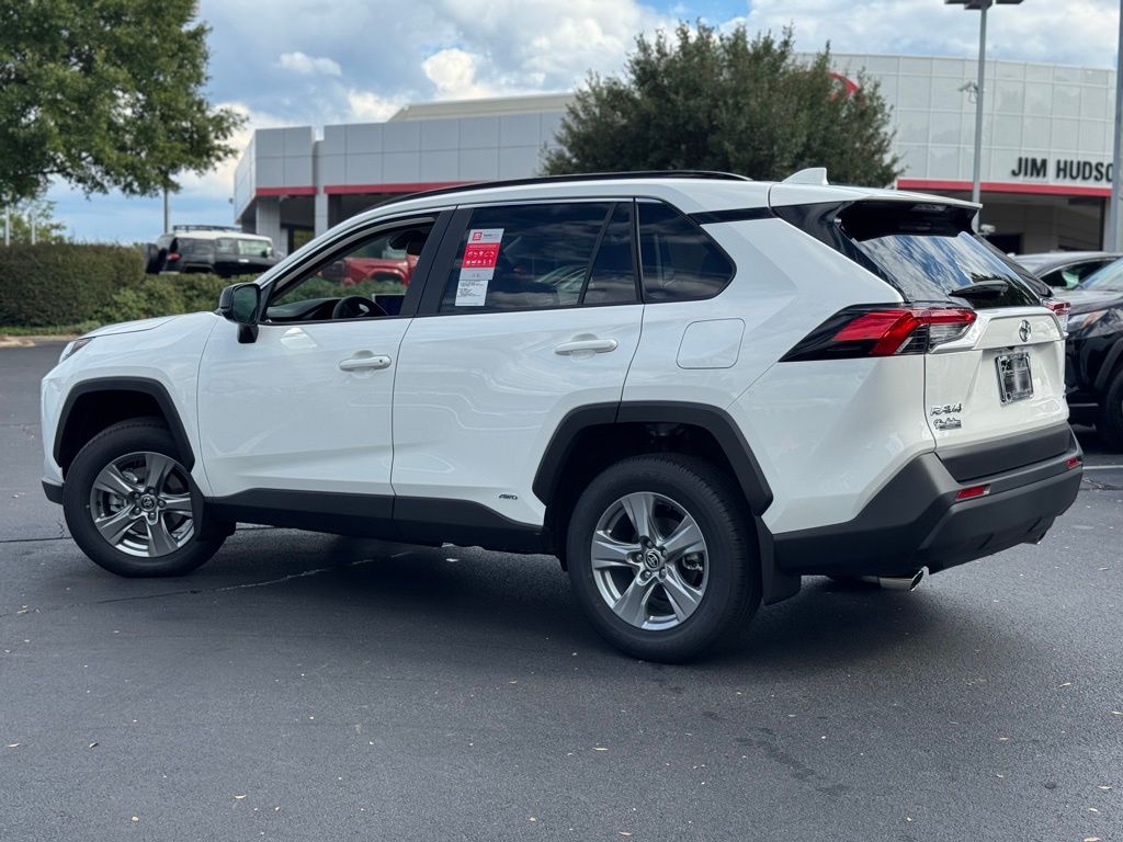 2025 Toyota RAV4 Hybrid LE photo 7