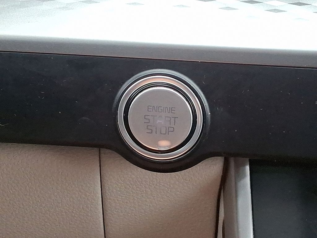 Thumbnail: 2023 Kia Carnival - 27