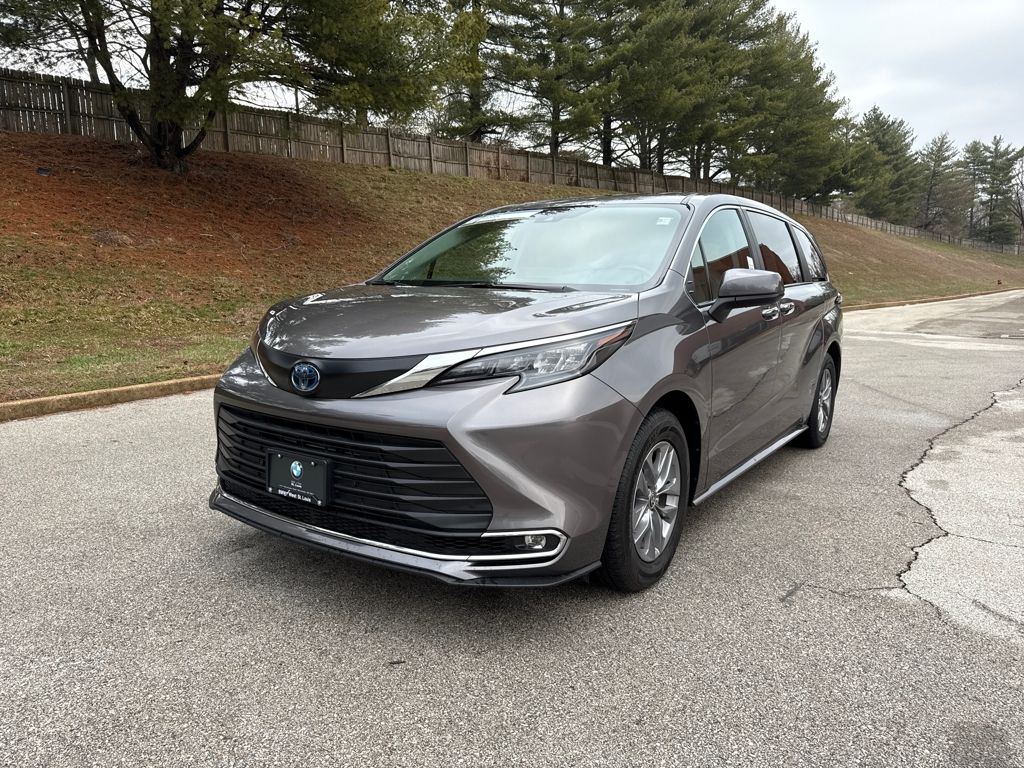 2024 Toyota Sienna XLE 7-Passenger AWD