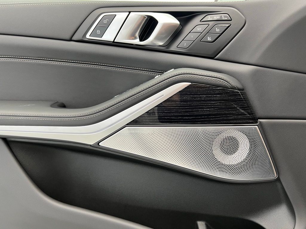 Thumbnail: 2025 BMW X7 - 23