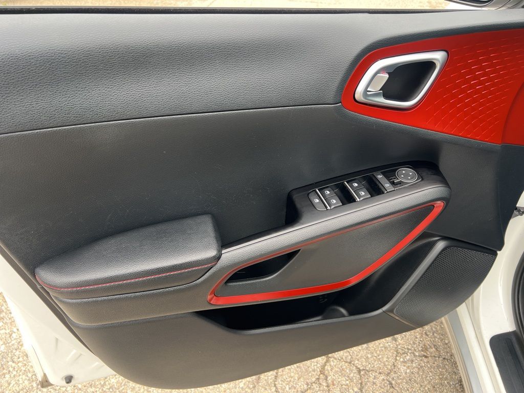 2023 Kia Soul GT-Line photo
