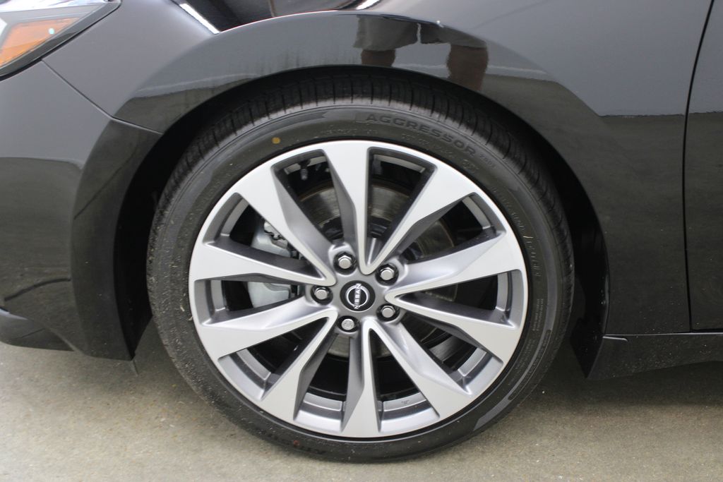 used 2023 Nissan Maxima car
