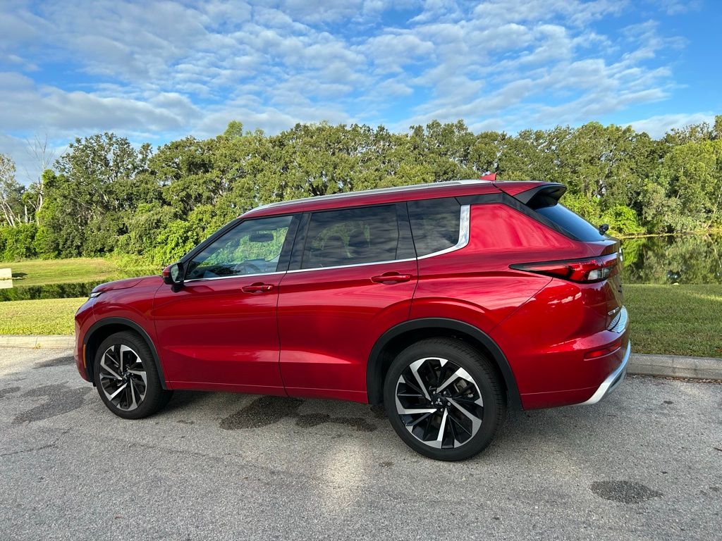 Thumbnail: 2024 Mitsubishi Outlander - 3