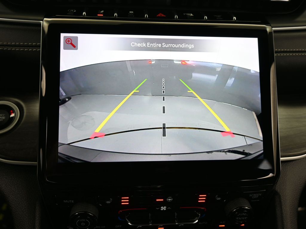 Used 2023 Diamond Black Crystal Pearlcoat Jeep Limited image 20