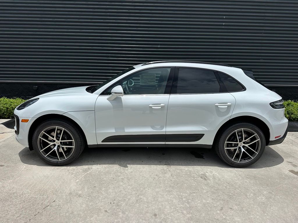 Thumbnail: 2026 Porsche Macan - 2