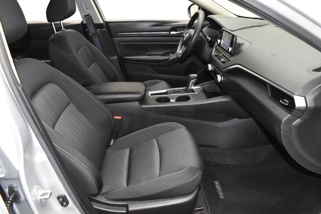 Thumbnail: 2022 Nissan Altima - 24