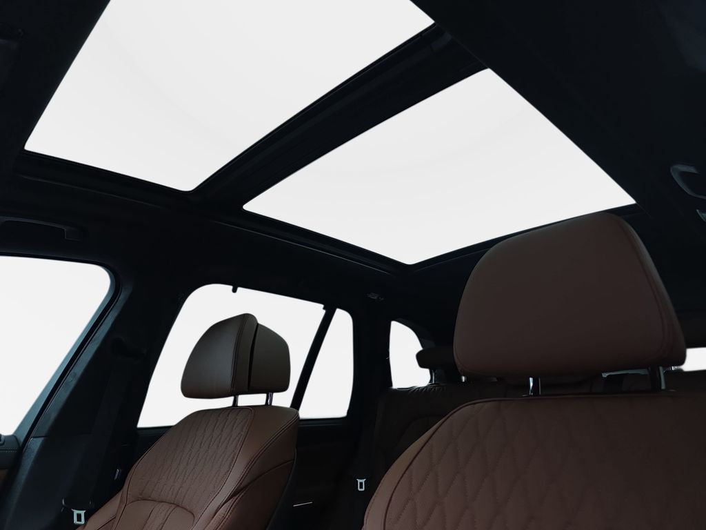 New 2026 Manhattan Green Metallic BMW M60i image 29