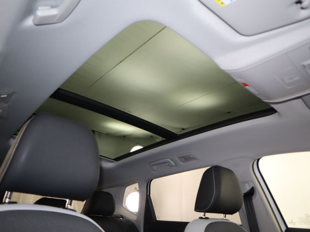 Thumbnail: 2025 Volkswagen Taos - 18