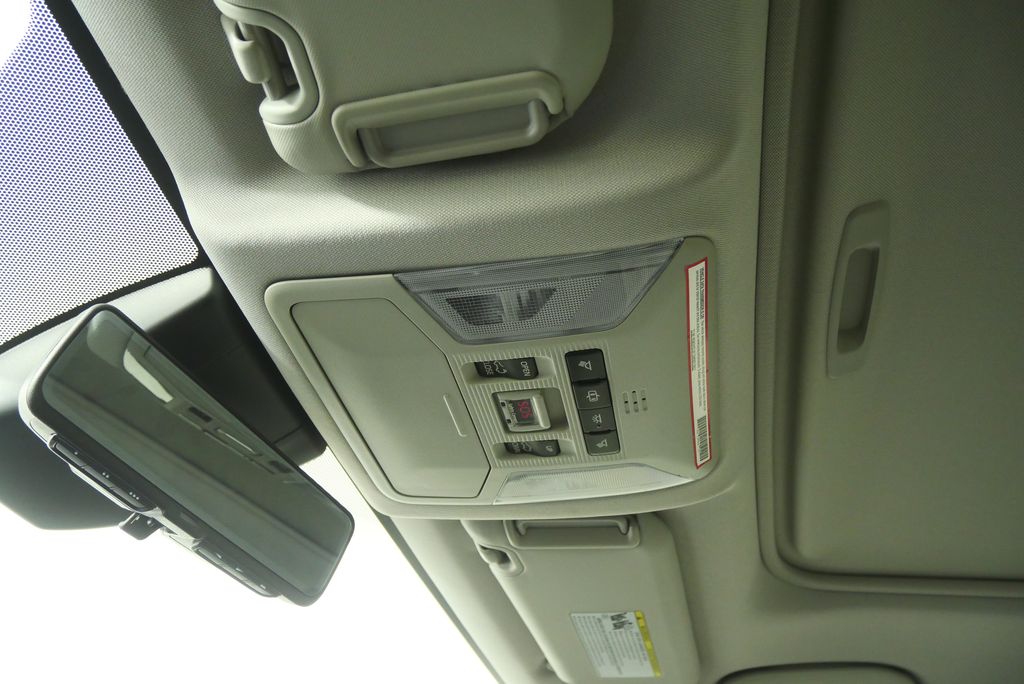 Thumbnail: 2019 Toyota RAV4 - 22