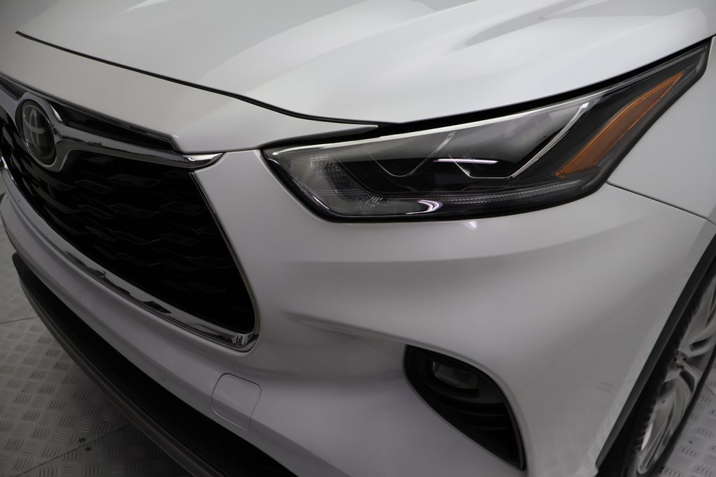 Thumbnail: 2023 Toyota Highlander - 3