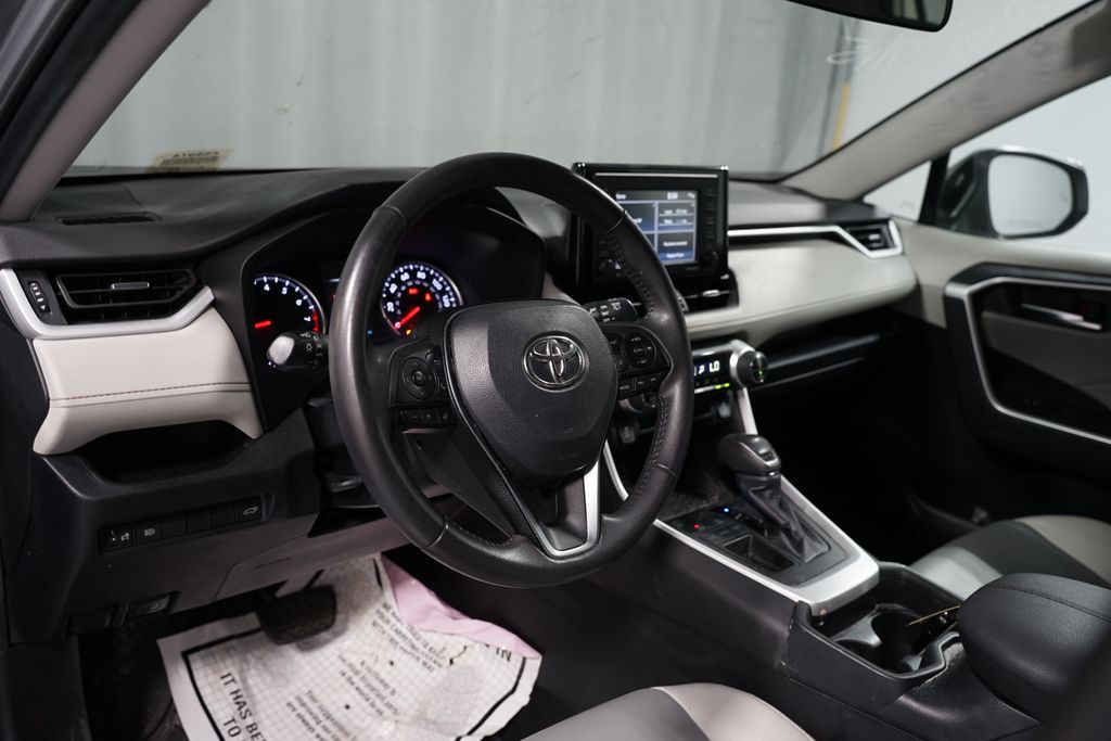 Thumbnail: 2020 Toyota RAV4 - 7