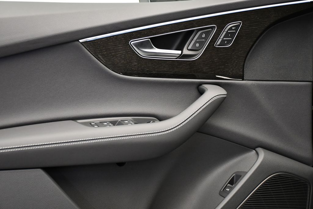 Thumbnail: 2026 Audi Q7 - 32