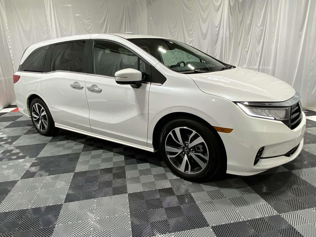 View vehicle photo 5