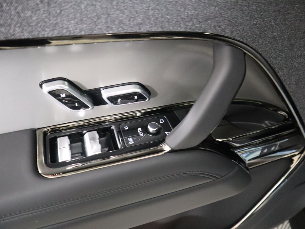 Thumbnail: 2026 Land Rover Range Rover Sport - 25