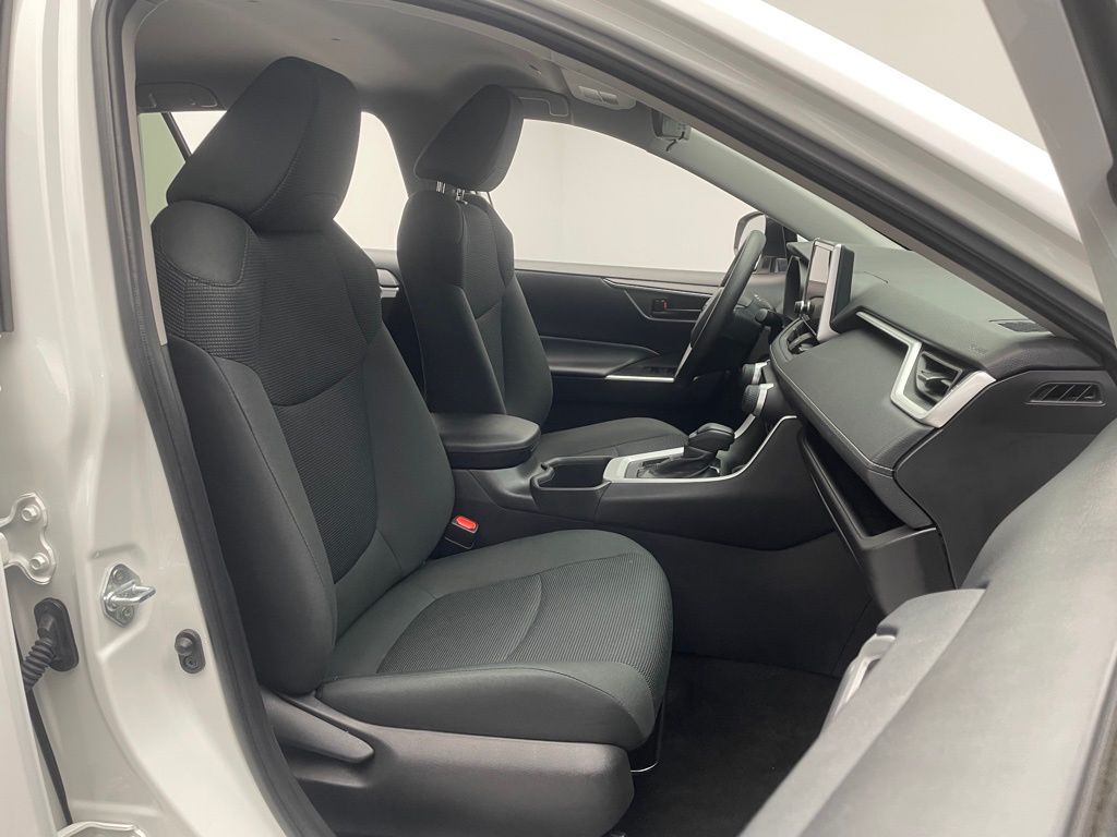 2024 Toyota RAV4 LE 17