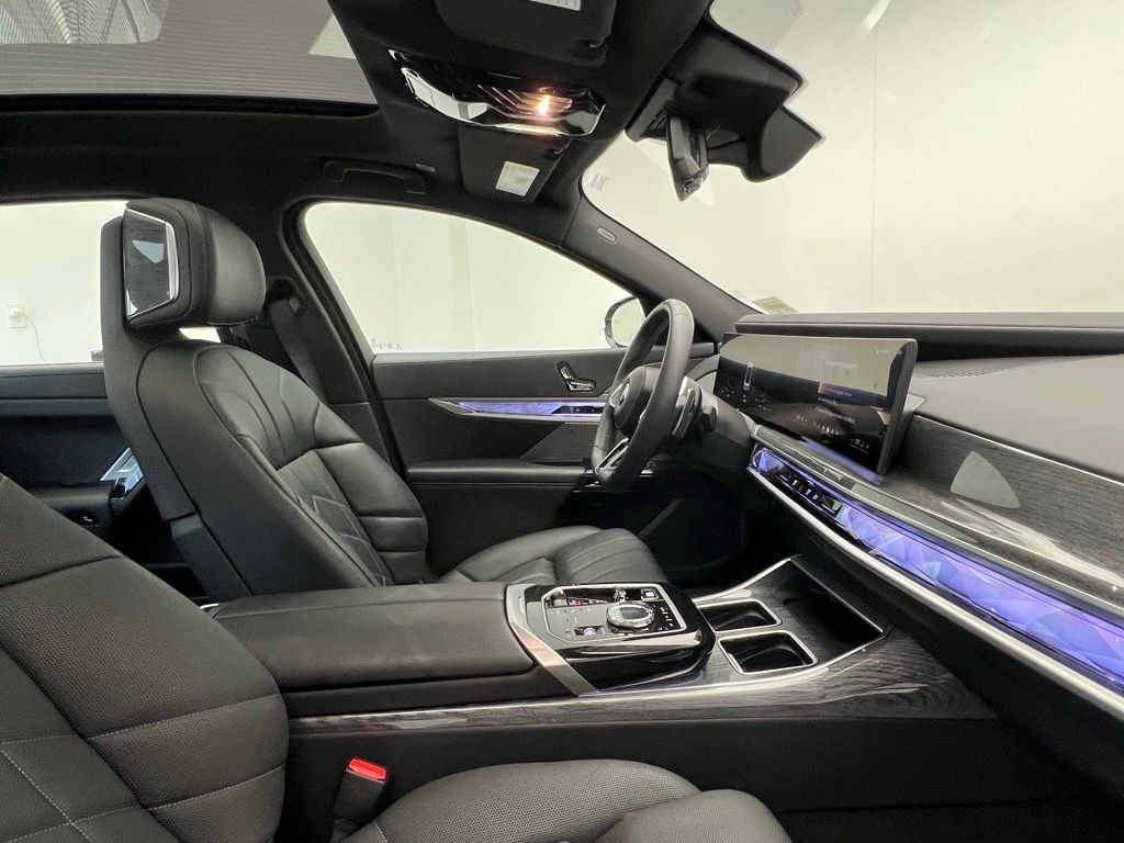Thumbnail: 2023 BMW 7 Series - 6