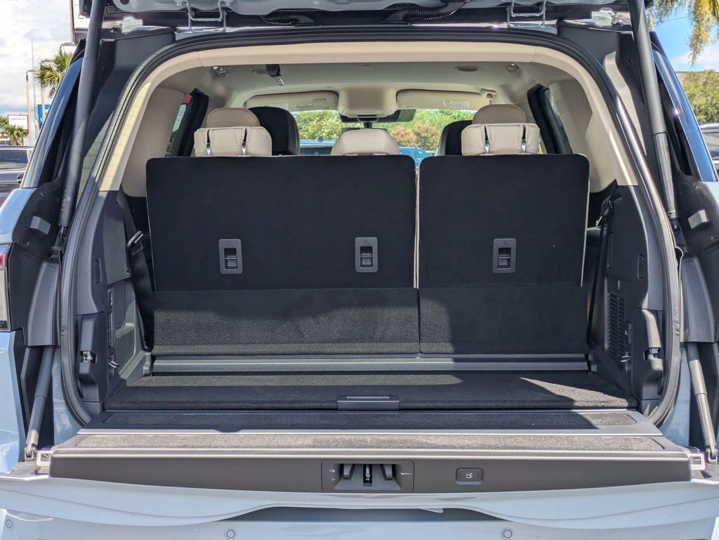2027 Lincoln Navigator Premiere