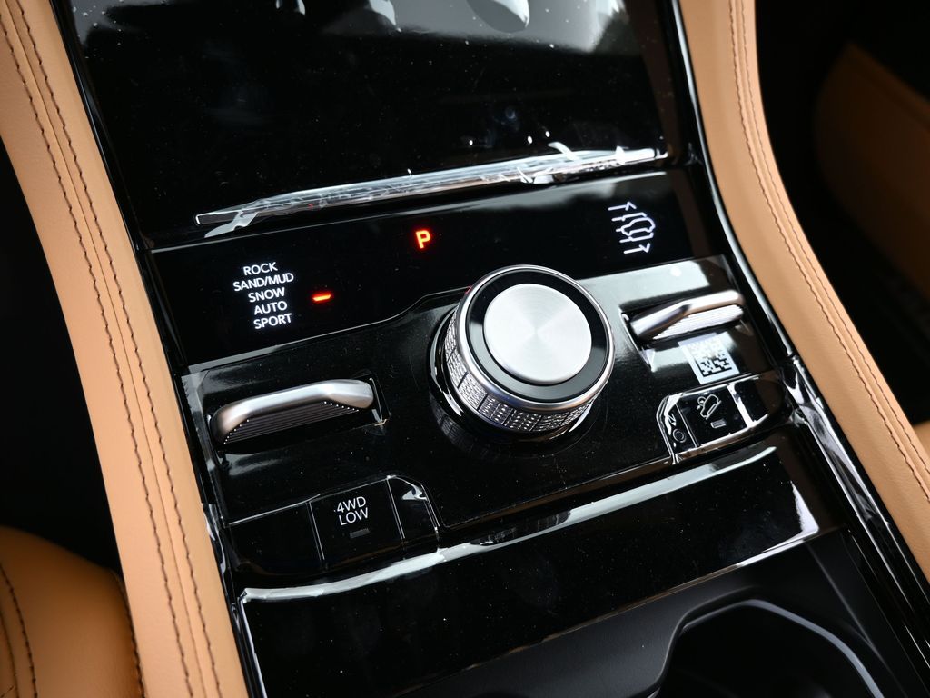 New 2025 Diamond Black Crystal Pearlcoat Jeep Summit image 22