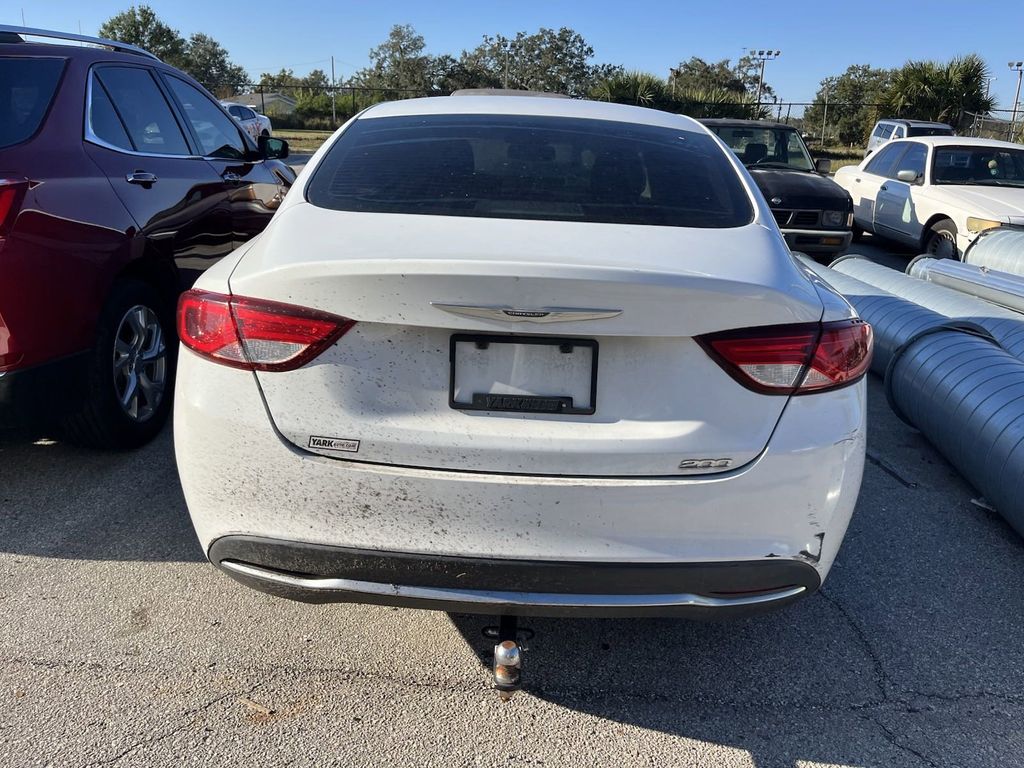 2015 Chrysler 200 Limited 4