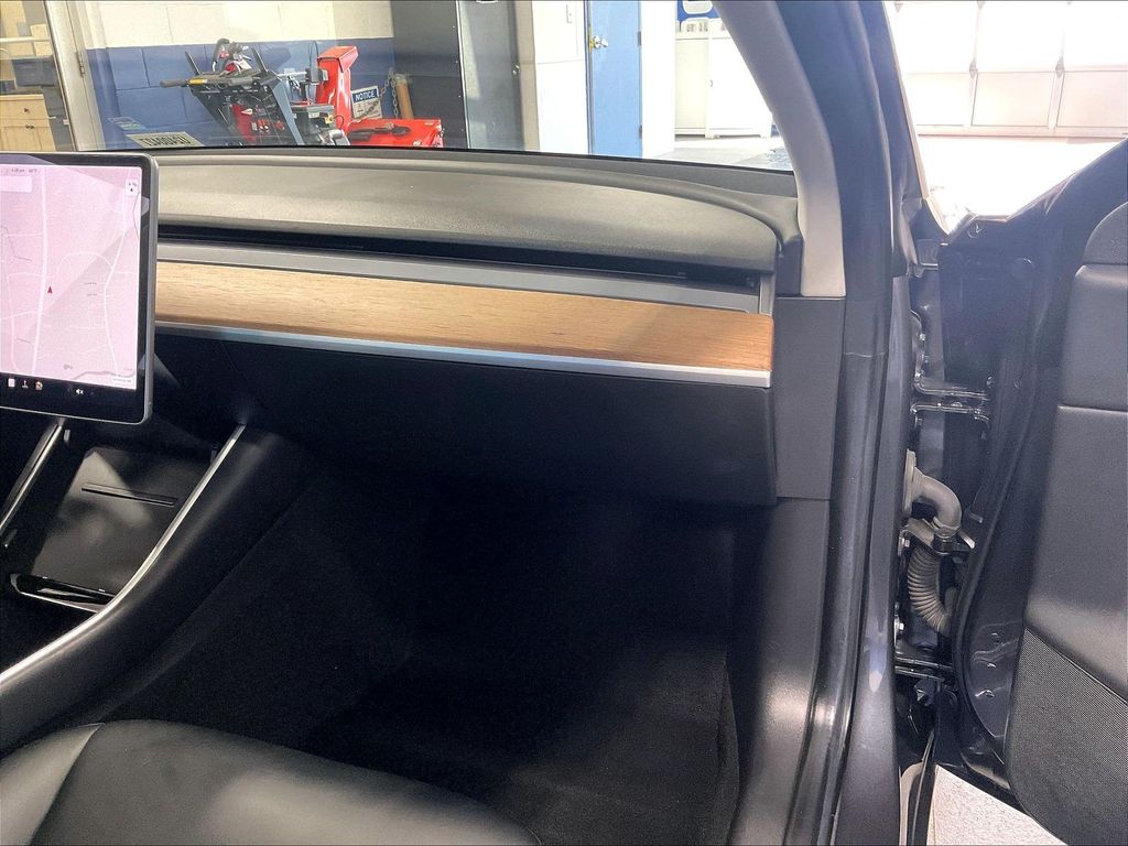 2018 Tesla Model 3 — photo 13
