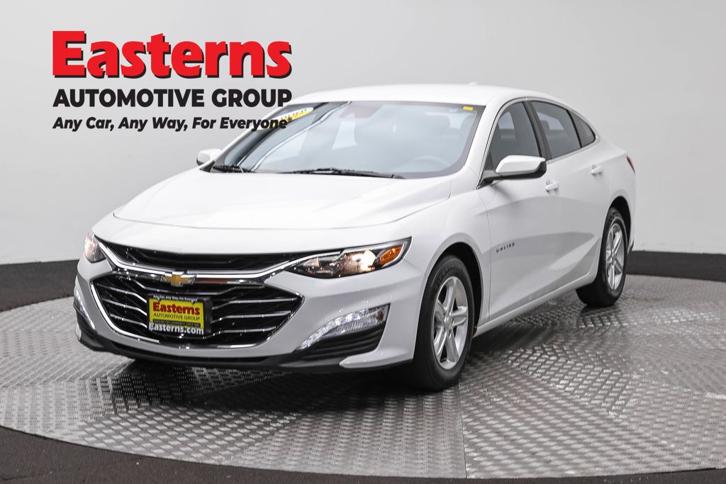 Summit White 2024 Chevrolet Malibu Sedan Front-Wheel Drive Continuously Variable Transmission