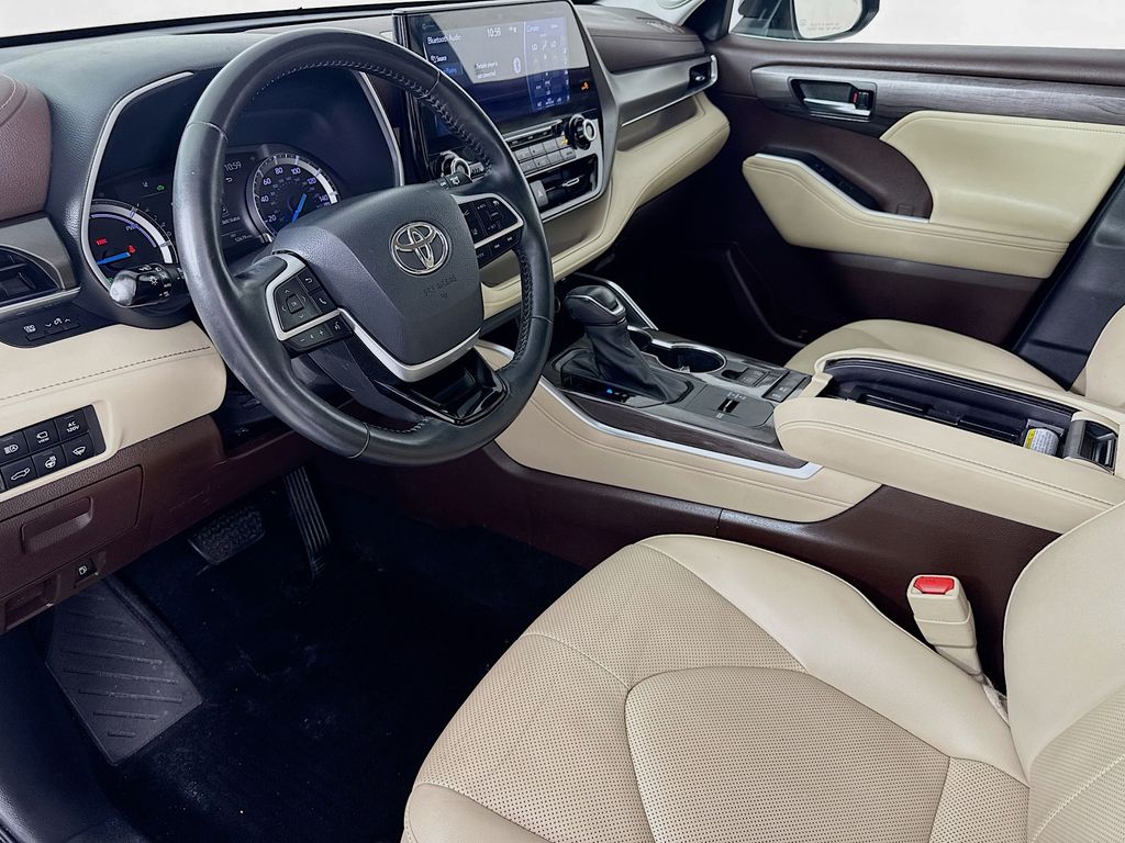 Used Car 2022 Toyota Highlander Hybrid  Limited For Sale Under $40,000 In Austin, Texas