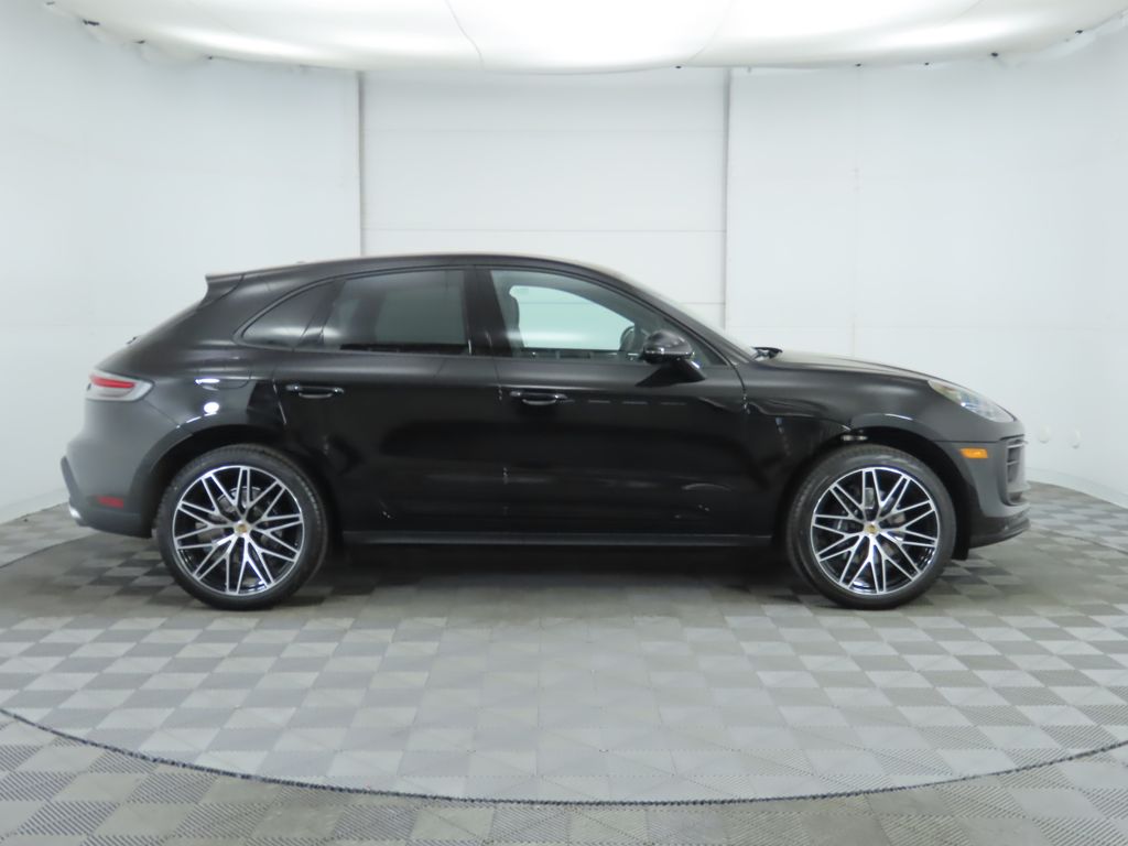 Thumbnail: 2025 Porsche Macan - 8
