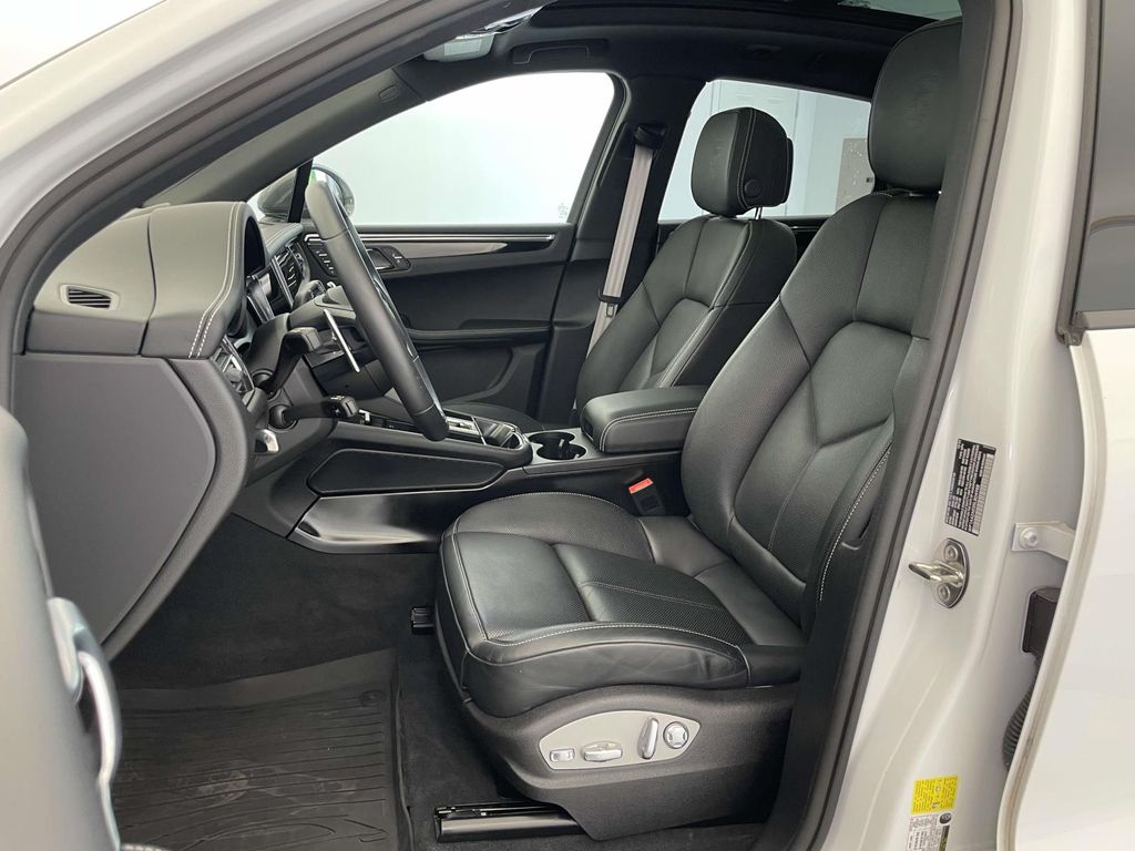2025 Porsche Macan T - 4