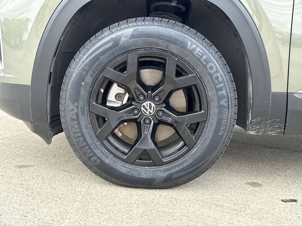2024 Volkswagen Atlas 2.0T Peak Edition SE w/Technology Green at DeMontrond Ford