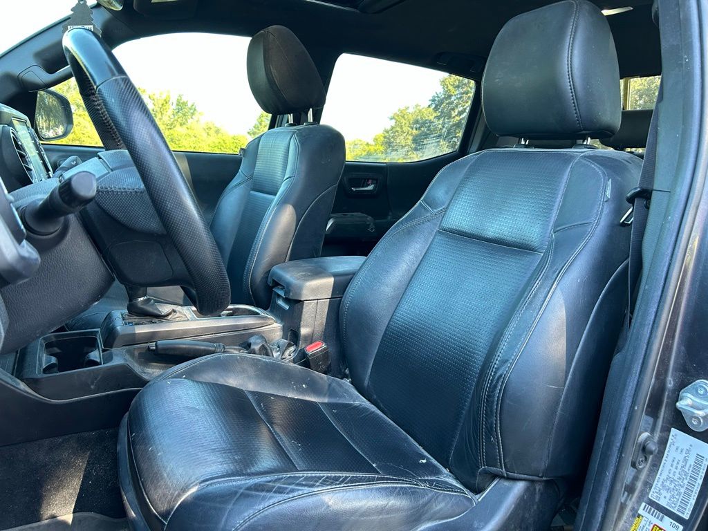 Thumbnail: 2022 Toyota Tacoma - 12